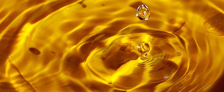 вода желтеет, вода из скважины желтеет, почему вода из скважины желтеет, вода со скважины желтеет, желтый цвет воды, почему вода желтая, 